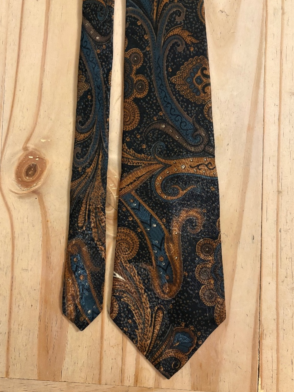 Vintage Towncraft Classic Paisley Neck Tie – 3.75” Width
